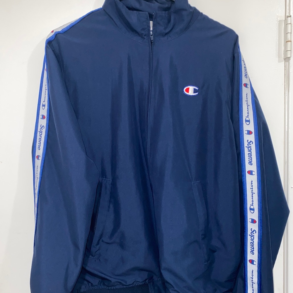 Men’s Navy Supreme sweatsuit.